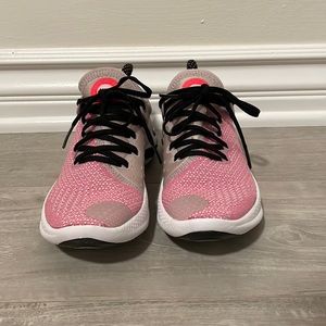 NEW Nike Joyride Flyknit W size 6 Pink